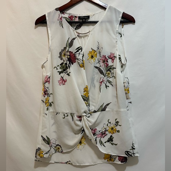 Thalia Sodi Tops - Thalia Sodi Women’s Floral Sleeveless Blouse Size M - NWT!